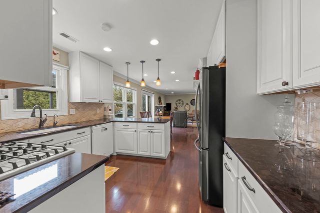 2356 Richmond Drive, Wheaton, IL 60189