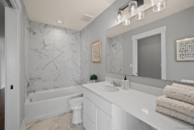 14040 Regatta Bay Drive, Shelby, MI 48315
