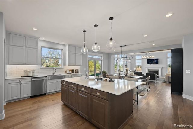 14040 Regatta Bay Drive, Shelby, MI 48315