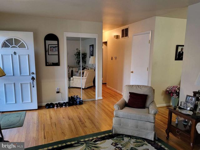 7303 HASTINGS DR, Capitol Heights, MD 20743