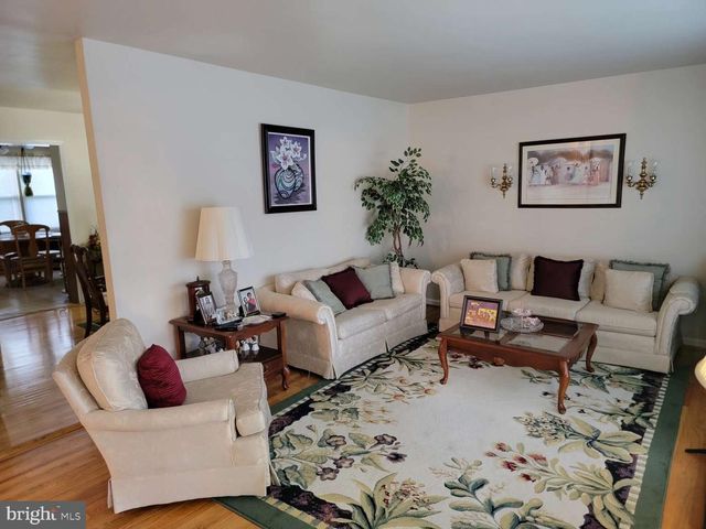 7303 HASTINGS DR, Capitol Heights, MD 20743