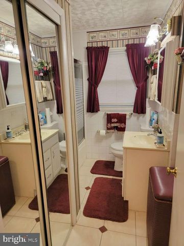 7303 HASTINGS DR, Capitol Heights, MD 20743