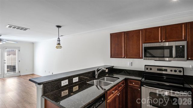 1224 Green Oaks Lane F, Charlotte, NC 28205