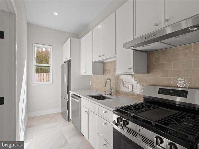 616 GIBSON CIR SW, Vienna, VA 22180