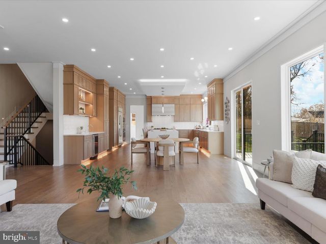 616 GIBSON CIR SW, Vienna, VA 22180