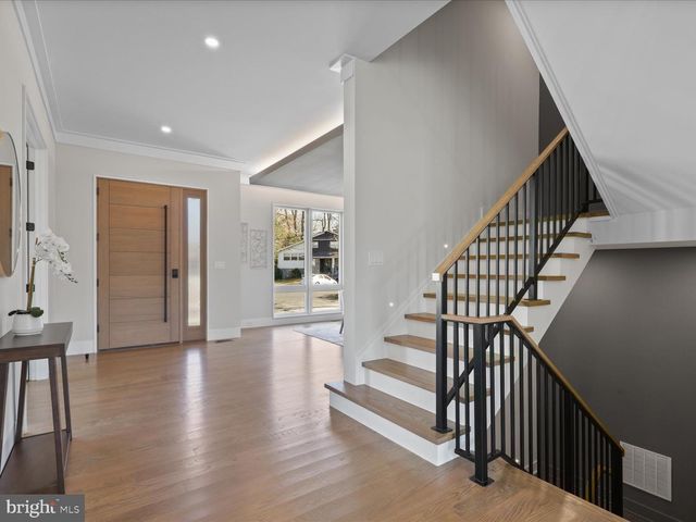 616 GIBSON CIR SW, Vienna, VA 22180