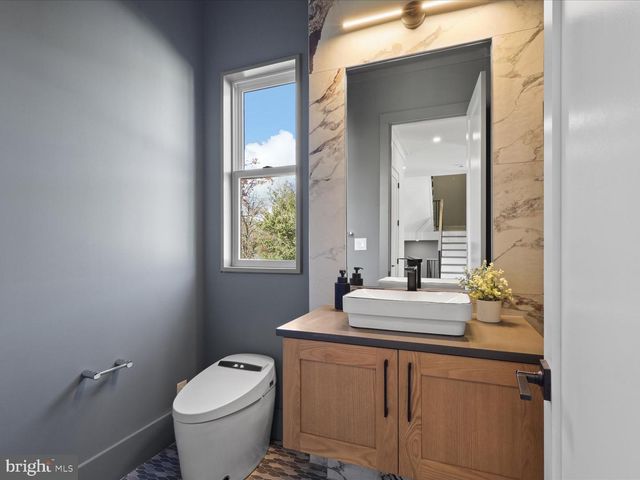 616 GIBSON CIR SW, Vienna, VA 22180