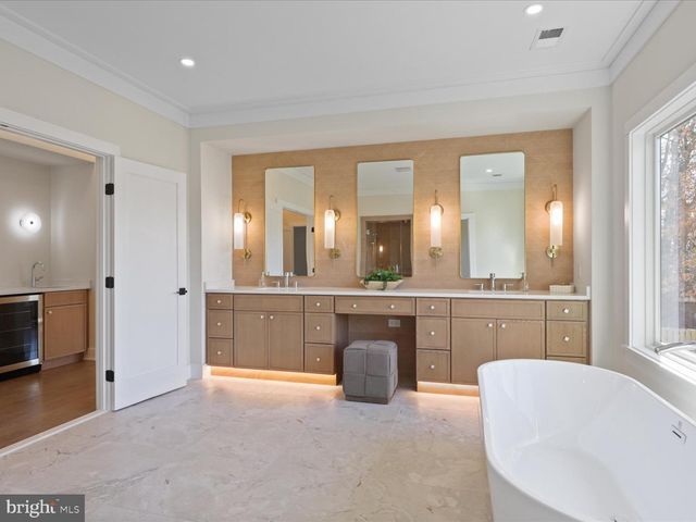 616 GIBSON CIR SW, Vienna, VA 22180