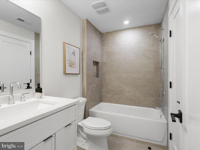 616 GIBSON CIR SW, Vienna, VA 22180