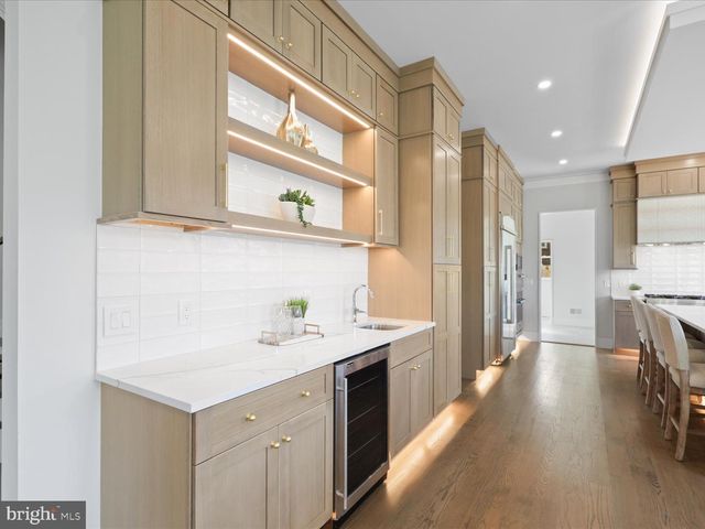 616 GIBSON CIR SW, Vienna, VA 22180