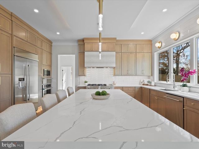 616 GIBSON CIR SW, Vienna, VA 22180