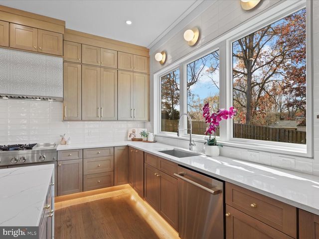 616 GIBSON CIR SW, Vienna, VA 22180