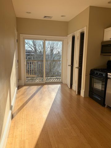 887 E 4th 3, Boston, MA 02127