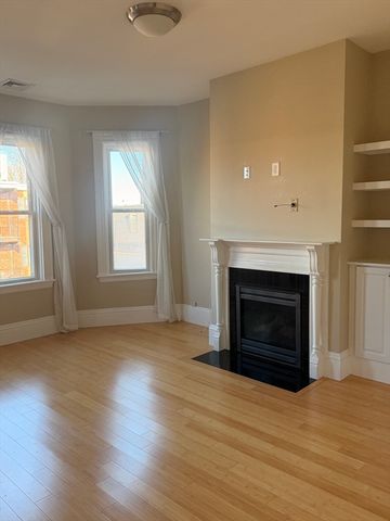 887 E 4th 3, Boston, MA 02127