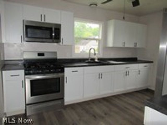 1936 Lakeview Avenue, Lorain, OH 44053