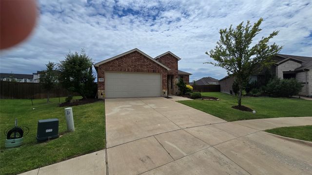 1802 Aslynn Circle, Aubrey, TX 76227
