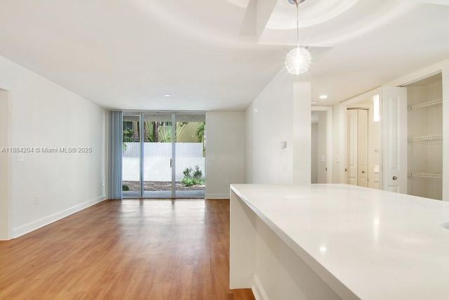3605 NE 207th St 2103, Aventura, FL 33180