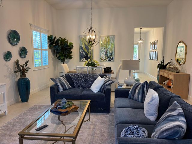 140 Via Rosina, Jupiter, FL 33458