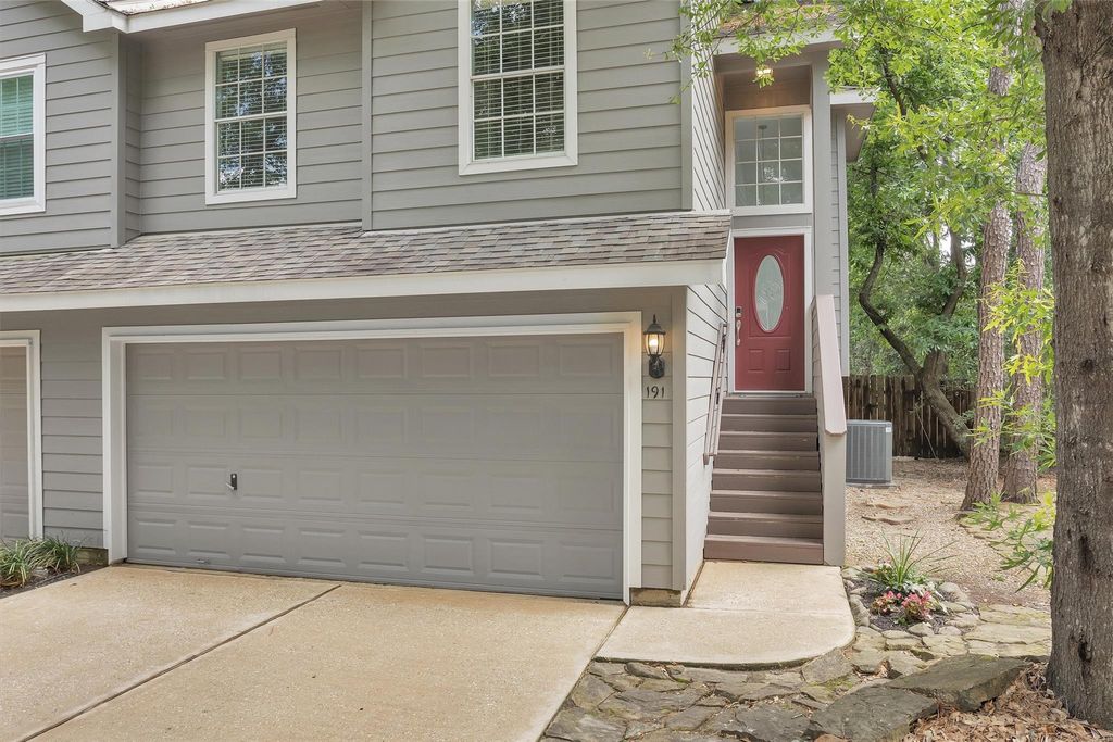 191 Blushwood Place, The Woodlands, TX 77382