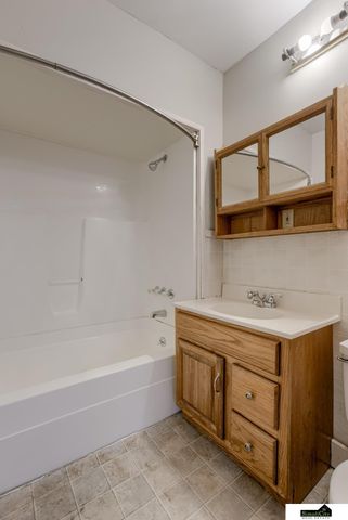 1401 N 33Rd Street, Lincoln, NE 68503