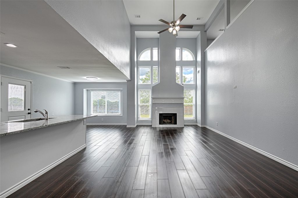 6703 Meadowcrest Drive, Arlington, TX 76002