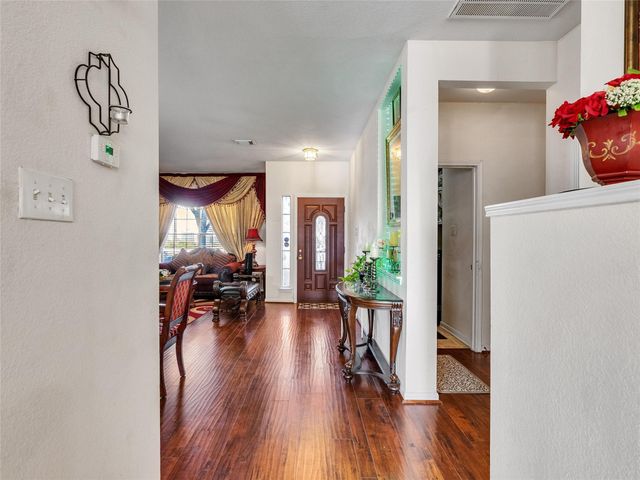 5514 Gatesprings Lane Lane, Sugar Land, TX 77479