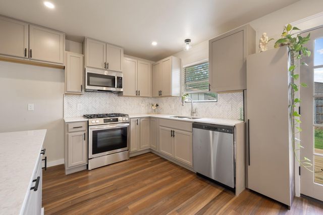 206 Jan LN, Georgetown, TX 78626