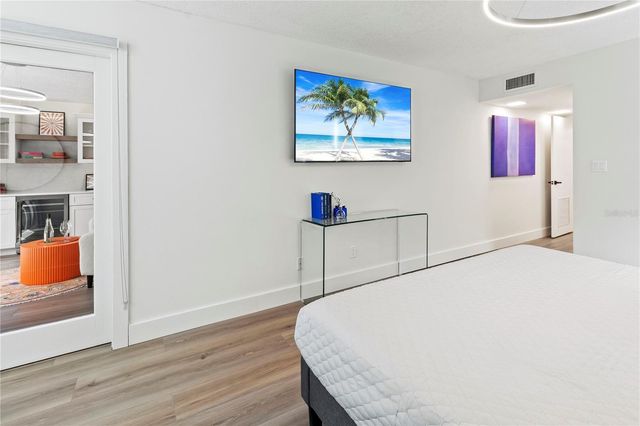 806 BAYPORT WAY 806, Longboat Key, FL 34228