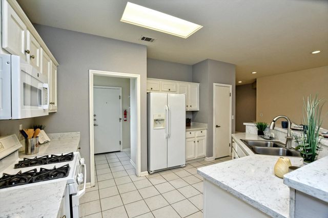 292 Whispering Wind DR, Georgetown, TX 78633