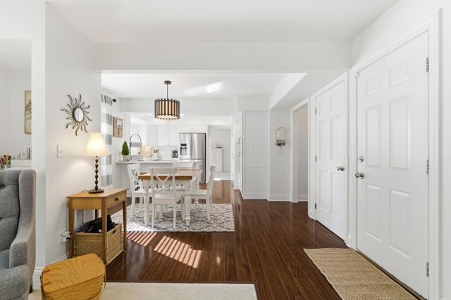 6982 Shady Nelms Drive, Dublin, OH 43017