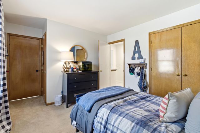 6982 Shady Nelms Drive, Dublin, OH 43017