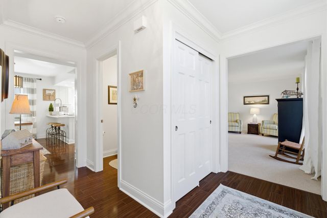 6982 Shady Nelms Drive, Dublin, OH 43017