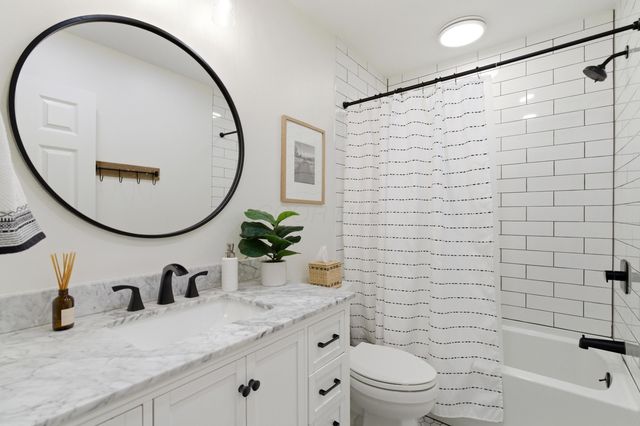 6982 Shady Nelms Drive, Dublin, OH 43017