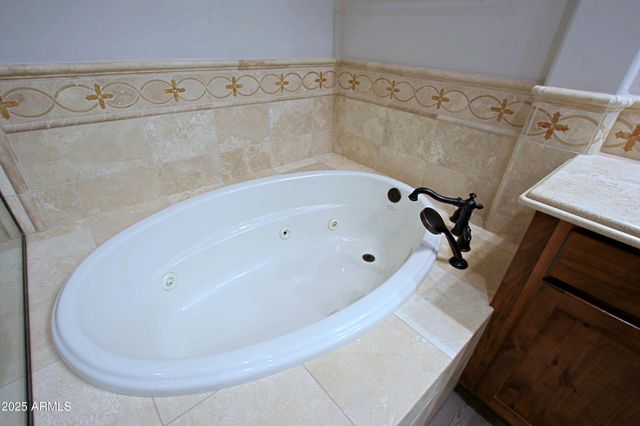 18650 N THOMPSON PEAK Parkway 1052, Scottsdale, AZ 85255