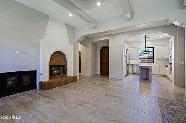 18650 N THOMPSON PEAK Parkway 1052, Scottsdale, AZ 85255