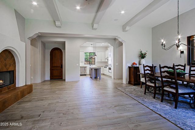 18650 N THOMPSON PEAK Parkway 1052, Scottsdale, AZ 85255