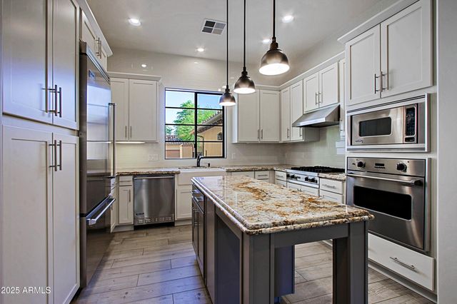 18650 N THOMPSON PEAK Parkway 1052, Scottsdale, AZ 85255