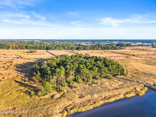 1717 Herons View Drive, Wilmington, NC 28401