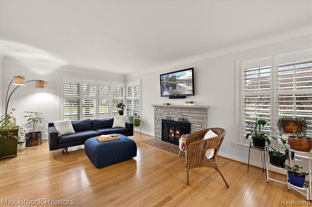 32350 Sheridan Drive, Beverly Hills, MI 48025