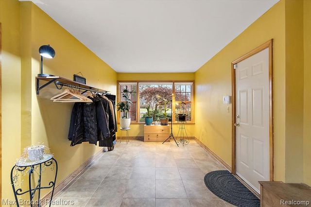 32350 Sheridan Drive, Beverly Hills, MI 48025