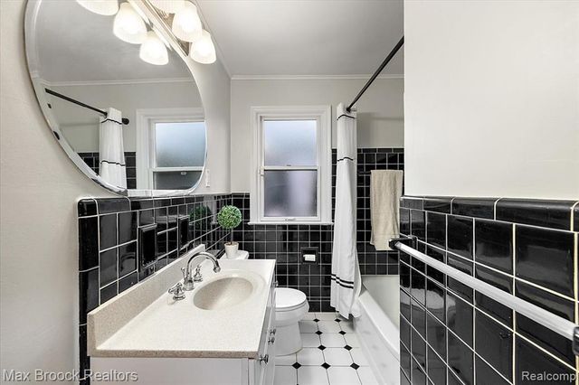 32350 Sheridan Drive, Beverly Hills, MI 48025