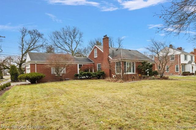 32350 Sheridan Drive, Beverly Hills, MI 48025