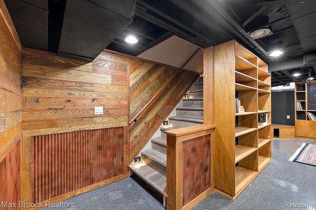 32350 Sheridan Drive, Beverly Hills, MI 48025