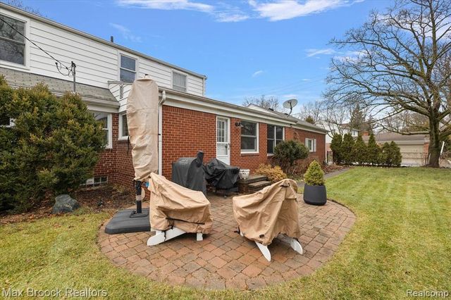 32350 Sheridan Drive, Beverly Hills, MI 48025