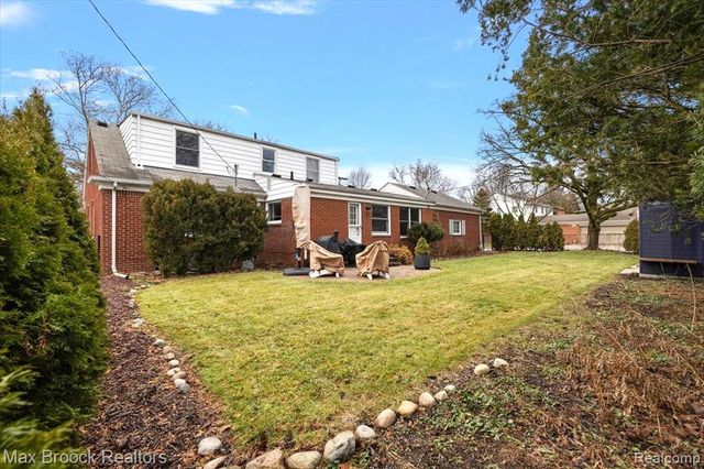 32350 Sheridan Drive, Beverly Hills, MI 48025