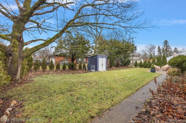 32350 Sheridan Drive, Beverly Hills, MI 48025