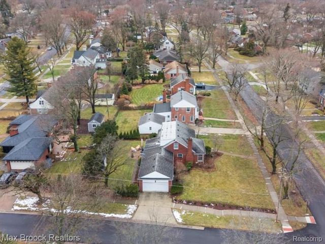 32350 Sheridan Drive, Beverly Hills, MI 48025