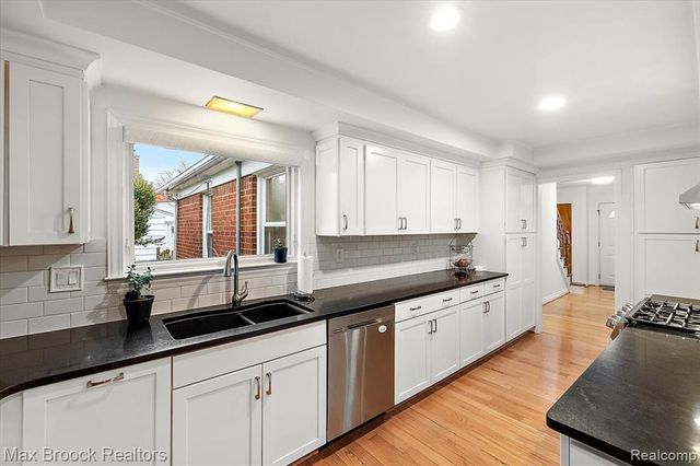 32350 Sheridan Drive, Beverly Hills, MI 48025