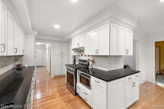 32350 Sheridan Drive, Beverly Hills, MI 48025