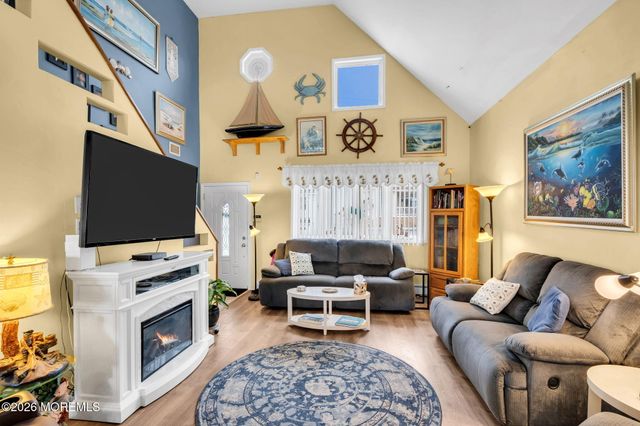 3467 E Lisbon Avenue, Toms River, NJ 08753